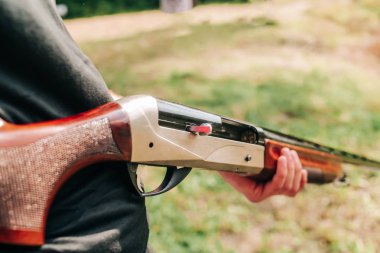  avcı av tüfeği açık cıvata kartuş gövde içinde tutar