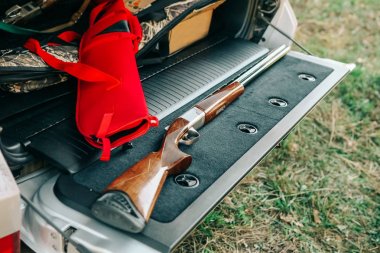 Avcılar cephane tüfek aksesuarları açık gövde araba