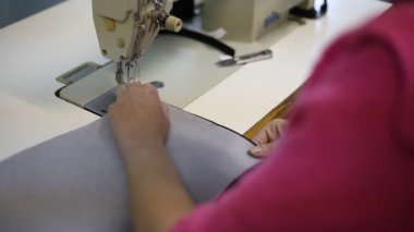 Dikiş makinesi dikiş işleme işlemleri şerit biçme işlemi
