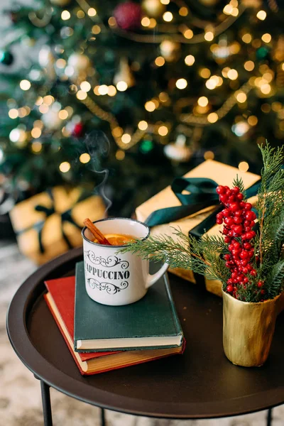 Pára pohár horký čaj citron skořice Vánoce — Stock fotografie