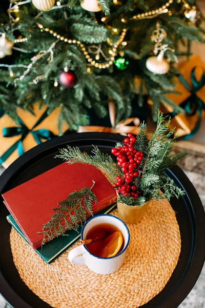 Pára pohár horký čaj citron skořice Vánoce — Stock fotografie
