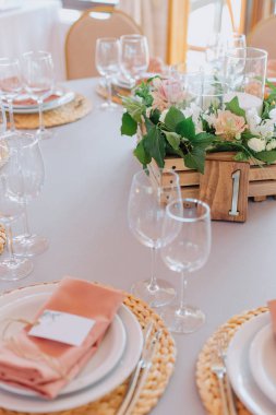 Festival masası dekorasyonu, kutlama dekorasyonu, çiçekçi.