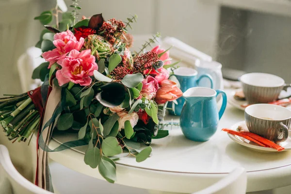 Festive items table flowers shoes female accessories — Stock Photo, Image