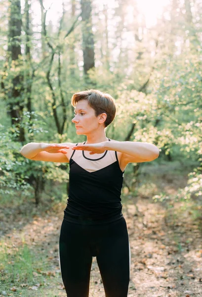 Kvinna Sport Motion Pilates Utanför Yoga Komfort Meditation — Stockfoto