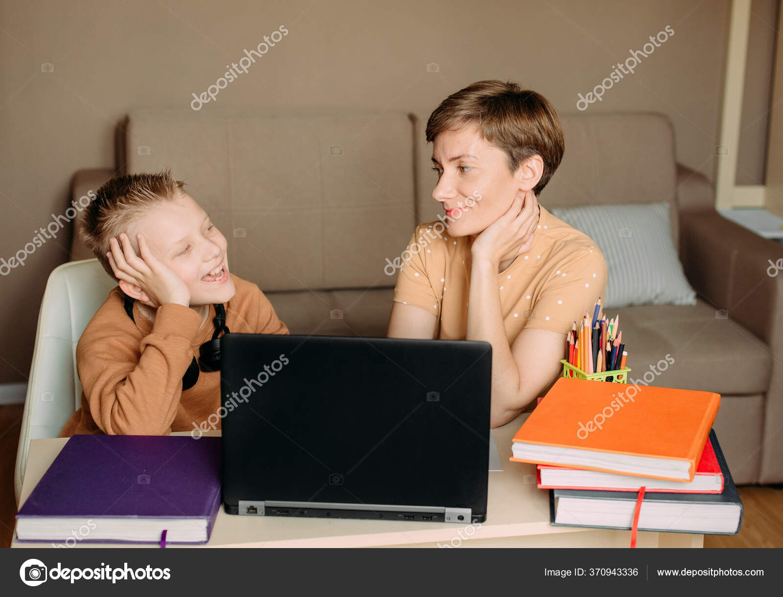 Папа на детском велосипеде. Русская мать учит сына. Папа учит сына артминимал. Папа учит сыночка. Отец учит сына мем.