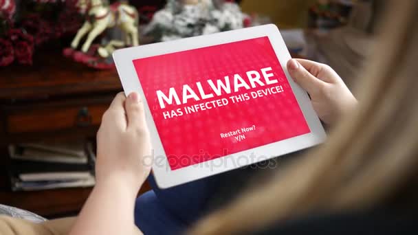 Mujer Mira Malware Tableta Infectada Sala Estar Rústica — Vídeos de Stock