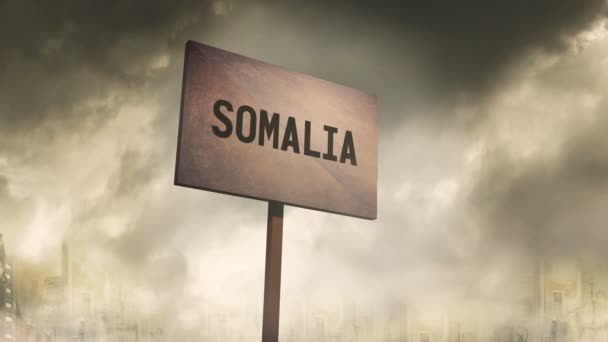 Olycksbådande Rostig Skylt Mot Inlägget Apokalyptiska Staden Bakgrund Somalia Typografi — Stockvideo