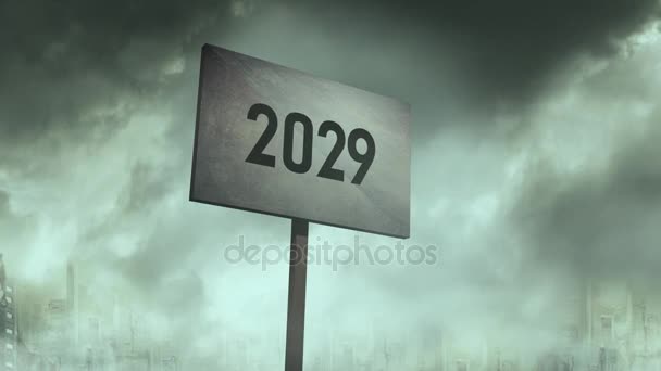 Ominous Sinal Enferrujado Contra Fundo Cidade Pós Apocalíptica 2029 Tipografia — Vídeo de Stock