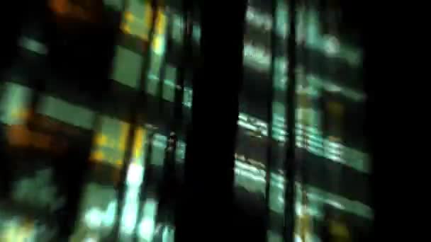 Voler à travers un tunnel de données futuriste dans un processus de cloud computing d'entreprise - Alt 3 