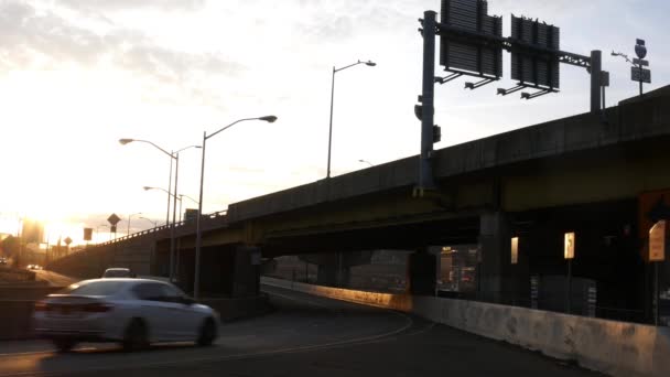 Linda Manhã Dourada Ambiente Sobre Uma Área Viaduto Estrada — Vídeo de Stock