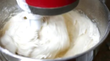 Kek hamuru karıştırma mikseri yakın çekim