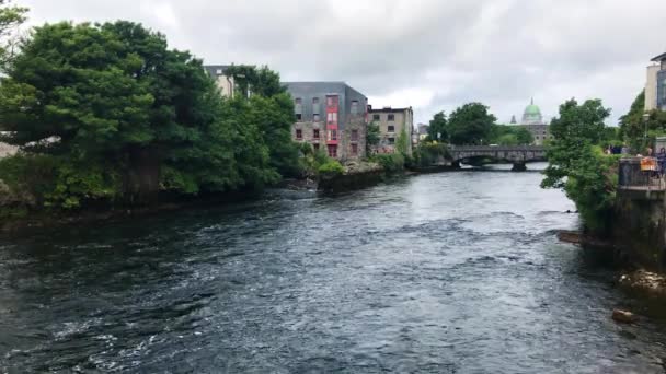 Budynki Galway Irlandia Letnich Pochmurny Dzień — Wideo stockowe