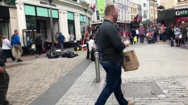 Галвей Ирландия Июнь 2017 Года Группа Играет Улицах Голуэя Ирландия — стоковое видео