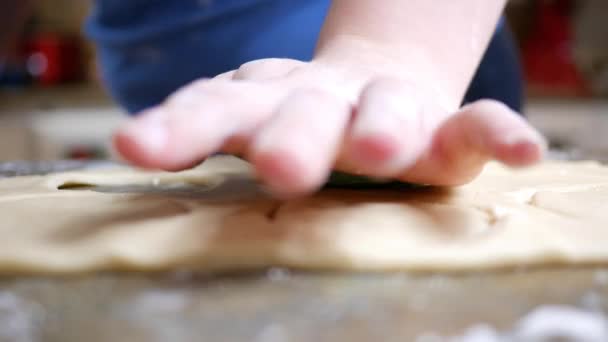 Formes Cercle Coupe Femme Dans Pâte Pour Biscuits Noël — Video