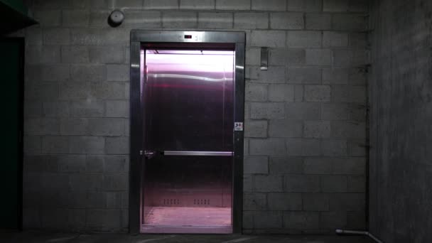 Elevator Door Closes Basement Ground Level Dark Parking Garage Alt — Stock Video