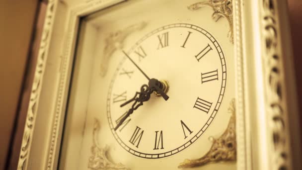 Sepia Antiguo Reloj Romano Occidental Antiguo Marcando Lentamente Por Ángulo — Vídeos de Stock