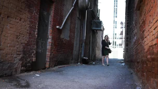 Nervous Businesswoman Walking Alley Making Call Police Husband — Stock Video