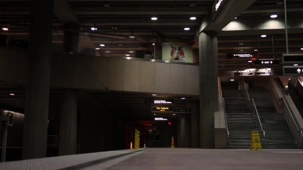 ピッツバーグ 2018年 年頃ペンシルベニア州ピッツバーグでグラント ストリート地下鉄駅 — ストック動画