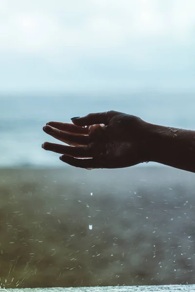 Hand Rain Sea — Stock Photo, Image