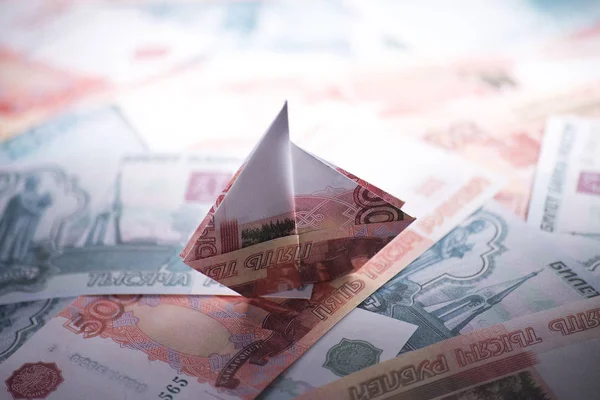 Schip Origami Bankbiljetten Een Achtergrond Van Geld — Stockfoto