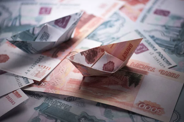Schip Origami Bankbiljetten Een Achtergrond Van Geld — Stockfoto