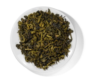 Beyaz arkaplanda yeşil çay üst görünümü