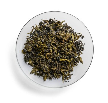 Beyaz arkaplanda yeşil çay üst görünümü