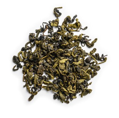 Beyaz arkaplanda yeşil çay üst görünümü