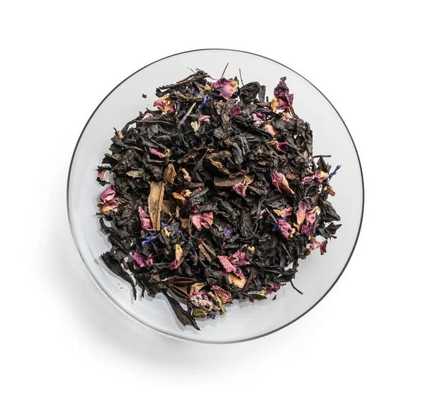 Černý čaj s přírodními aromatickými přísadami. Horní pohled na bílém pozadí — Stock fotografie