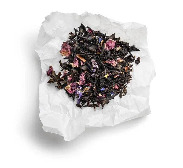 Черный чай с натуральными ароматическими добавками. Вид сверху на белый фон — стоковое фото