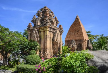 Vietnam 'ın Nha Trang şehrinde Ponagar' ın Cham Kuleleri. Güneşli Gün 11 Ocak 2020