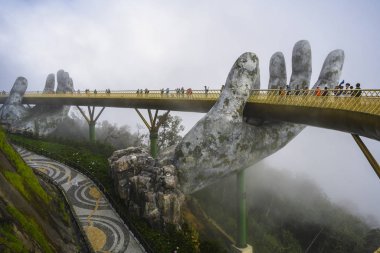 Vietnam 'da da Nang' da Tanrı 'nın Eli' nin Altın Köprüsü. 12 Ocak 2020