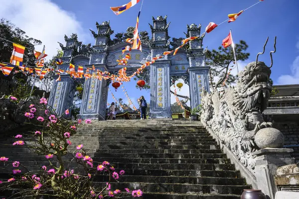 Vietnam 'da da Nang' da Güneş Dünyası 'na geçit. Güneşli bir gün, 12 Ocak 2020