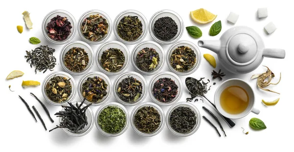 Gran variedad de té sobre un fondo blanco. La vista desde arriba —  Fotos de Stock