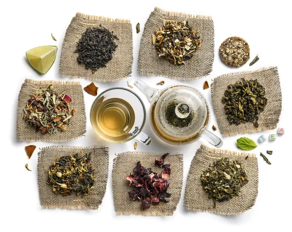 Gran variedad de té sobre un fondo blanco. La vista desde arriba —  Fotos de Stock