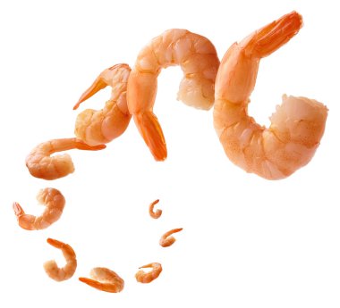 Kaynamış karidesler beyaz arka planda uçar.