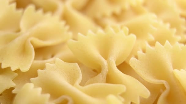 La pasta italiana de cerca se mueve en círculo — Vídeos de Stock