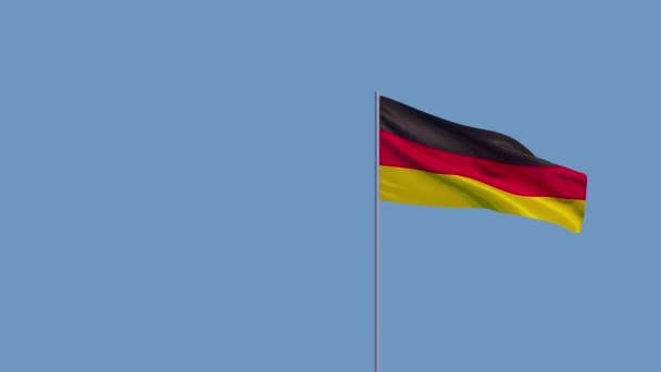 La bandera nacional de Alemania ondea en el viento contra un cielo azul — Vídeos de Stock