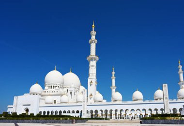 Şeyh Zayed bin Sultan El Nahyan Büyük Camii, Abu Dabi, Birleşik Arap Emirlikleri. Güneşli Gün, 12 Mart 2020