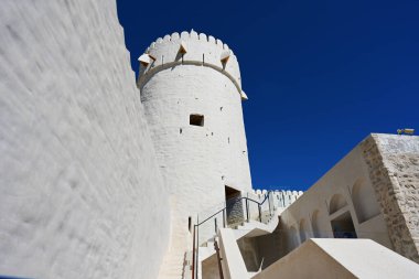 Qasr al-Hosn Kalesi, Abu Dabi, BAE 'nin tarihi simgesi. Güneşli Gün 12 Mart 2020