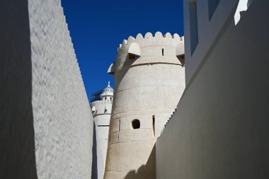 Qasr al-Hosn Kalesi, Abu Dabi, BAE 'nin tarihi simgesi. Güneşli Gün 12 Mart 2020