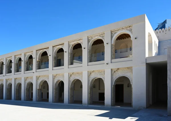 Qasr al-Hosn Fort, een historisch monument in Abu Dhabi, Verenigde Arabische Emiraten. Heldere zonnige dag 12 maart 2020 — Stockfoto