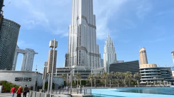 Wieżowiec Burj Khalifa w Dubaju, Zjednoczone Emiraty Arabskie. 13 marca 2020 r. — Wideo stockowe