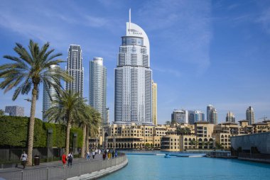 Şarkı söyleyen fıskiyeler ve Burj Halife yakınlarında popüler bir yer. Güneşli Gün 13 Mart 2020