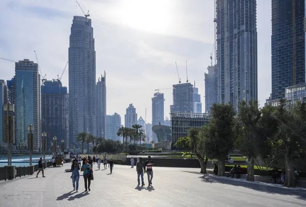 Popular location near singing fountains and Burj Khalifa. Clear Sunny day March 13, 2020 — Stock Photo, Image