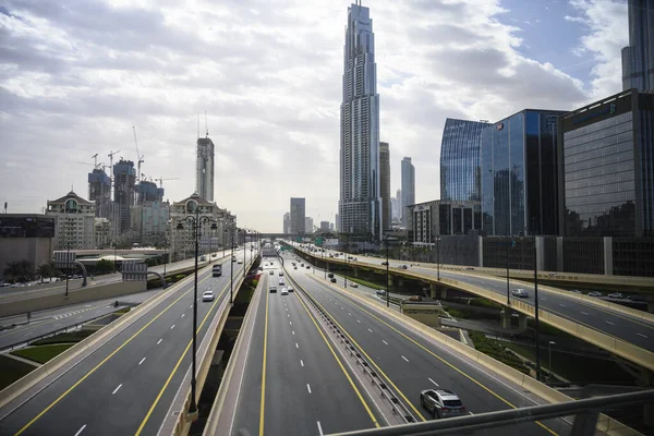 Al Safa road in Dubai, UAE. Sunny day 15 March 2020 — Stock Photo, Image