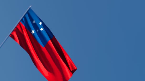 La bandera nacional de Samoa ondea en el viento — Vídeo de stock