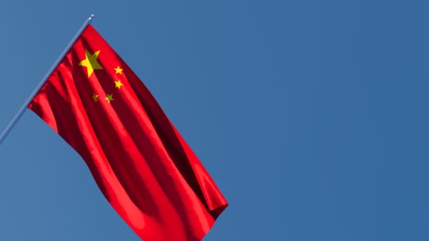 Bandera nacional de China ondea en el viento — Vídeo de stock