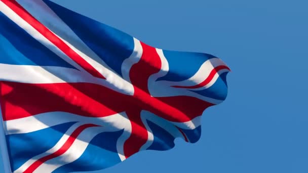 Британський національний прапор летить на вітрі. — стокове відео