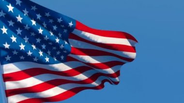 Amerika Birleşik Devletleri bayrağı rüzgârda dalgalanıyor.